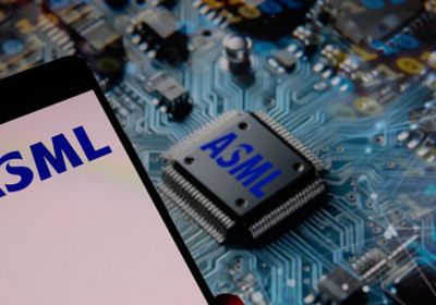 توقف التداول على سهم "إي إس إم إل" بعد انخفاض حاد