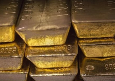 الذهب يتحدى صعود الدولار ويصل لمستوى قياسي جديد