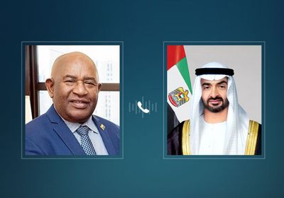 محمد بن زايد يتلقى اتصالاً هاتفياً من رئيس القمر