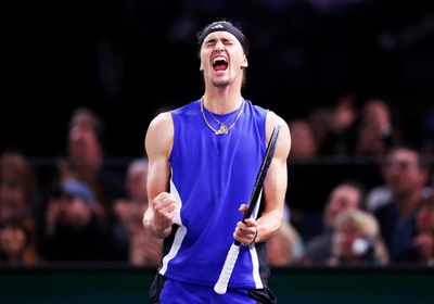 زفيريف يهزم أومبير في نهائي بطولة باريس للأساتذة للتنس