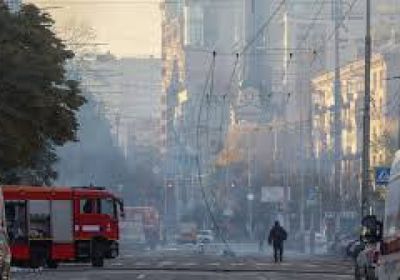 سماع دوي انفجارات وانقطاع الكهرباء في كييف