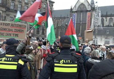 هولندا.. اعتقال 5 أشخاص للاشتباه في تورطهم بالاعتداء على إسرائيليين