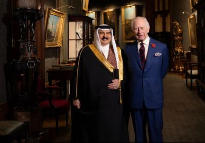 الملك تشارلز يمنح عاهل البحرين وساماً رفيعاً