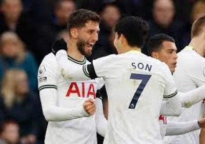 إيقاف بنتانكور سبع مباريات بعد تعليق عنصري عن زميله سون