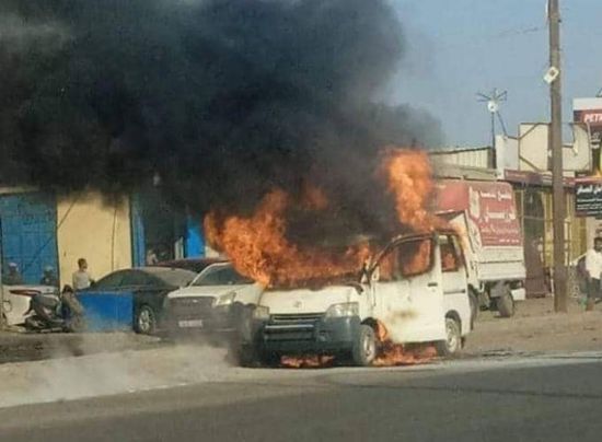 إخماد نيران اندلعت بحافلة صغيرة في الشيخ عثمان 