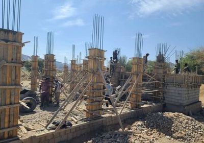 استمرار الأعمال الإنشائية لمدرسة النقوب في نصاب بتمويل إماراتي