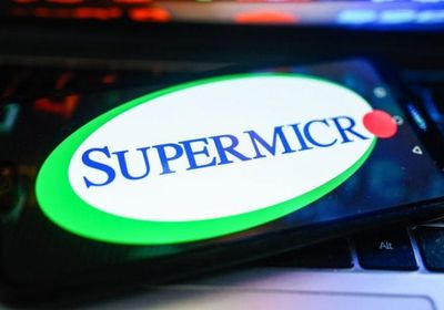 صعود سهم "سوبر مايكرو" بعد خطة تجنب الشطب من ناسداك