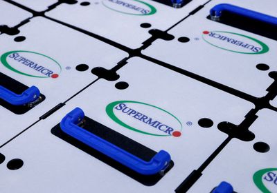 سهم "سوبر مايكرو" يرتفع مع انحسار المخاوف من شطبه