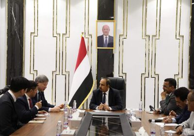 محافظ حضرموت وسفير كوريا يبحثان تعميق التعاون الاقتصادي والتجاري