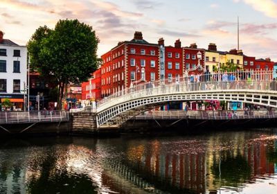 بسبب العاصفة "بيرت".. آلاف المنازل في أيرلندا تغرق في الظلام