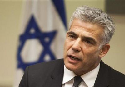 لابيد ينتقد نتنياهو: لا يعرف شيئًأ عما يحدث بمكتبه