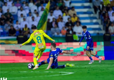 الهلال يتلقى الهزيمة الأولى أمام الخليج بدوري روشن