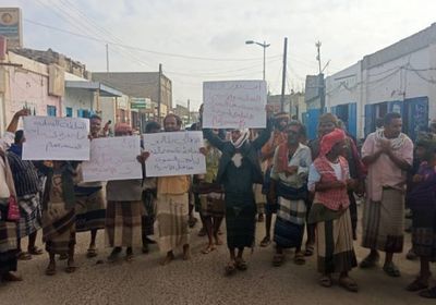 أبناء أحور يناشدون الرئيس الزُبيدي بدعم الأمن في المديرية