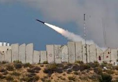 صاروخ أطلقه حزب الله يسقط قرب تل أبيب