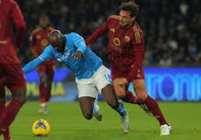 لوكاكو يقود نابولي للفوز على روما