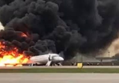 اشتعال حريق في طائرة ركاب روسية بعد هبوطها في مطار أنطاليا