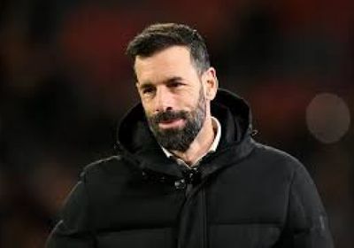 فان نيستلروي يقترب من تدريب هذا النادي