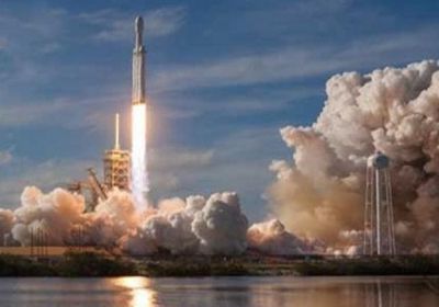 الصين تطلق صاروخًا لوضع قمرين اصطناعيين في الفضاء