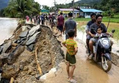 مقتل 16 شخصا جراء فيضانات في سومطرة الاندونيسية