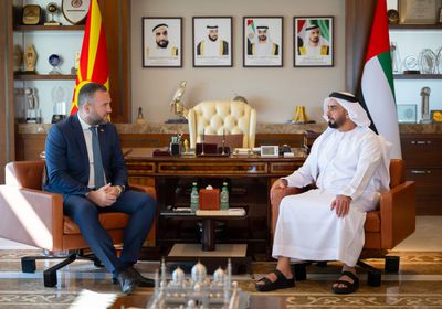 وزير الداخلية الإماراتي يلتقي نظيره بجمهورية مقدونيا الشمالية