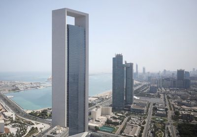 أدنوك تدرس بيع حصة إضافية في شركة الغاز لتعزيز حضورها