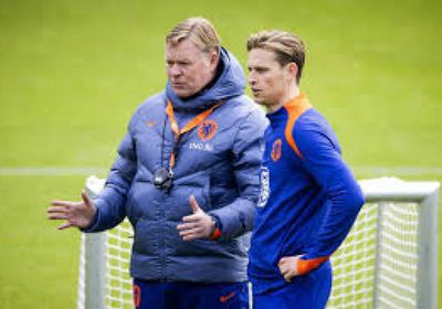 شكوك حول مشاركة دي يونج ولانج ثنائي هجوم أيندهوفن