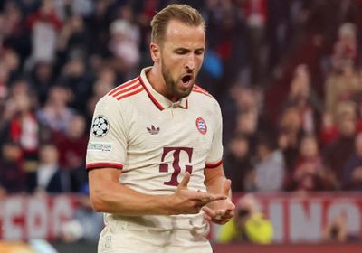 بايرن ميونيخ يعتذر بعد رفع جماهيره لافتة تهاجم رئيس سان جيرمان