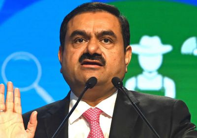 أداني تؤكد تواجد سيولة كافية وسط اتهامات بالرشوة