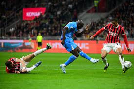 سقوط بوف لاعب فيورنتينا يؤدي لتوقف مباراة إنتر