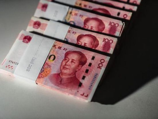 جيه بي مورجان: جمارك ترامب قد تهبط باليوان الصيني 15%