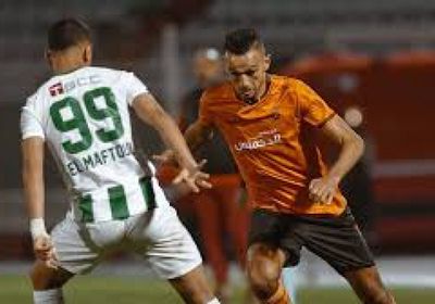 بركان يتعادل بعشرة لاعبين مع الدفاع الجديدي في الدوري المغربي