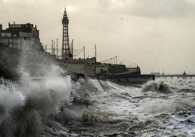 عاصفة تعطل حركة النقل في بريطانيا