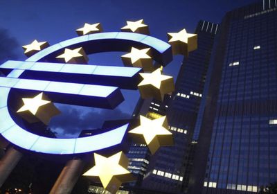 انكماش قطاع الخدمات في منطقة اليورو يمهد لتخفيض الفائدة