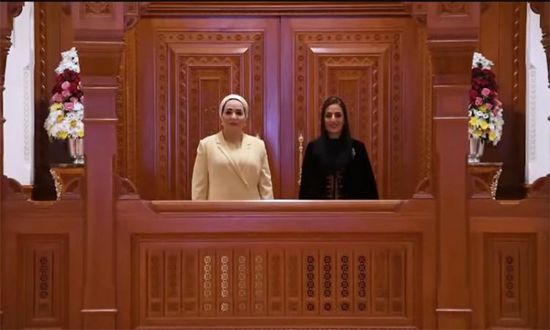 عقيلة السيسي تزور دار الأوبرا في سلطنة عمان