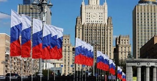 روسيا تعتقل 11 موظفا في مراكز اتصالات 