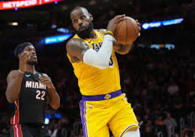 تايلر هيرو يسجل 34 نقطة في فوز هيت على كافاليرز