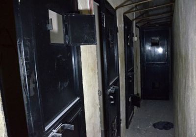 البحث عن المعتقلين في السجون مستمر بعد سقوط الأسد