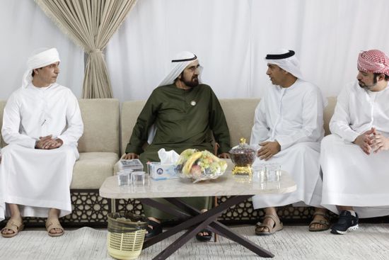 نائب رئيس الإمارات يقدم واجب العزاء في مبارك المنصوري