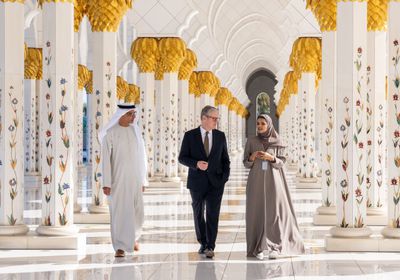 رئيس الوزراء البريطاني يزور جامع الشيخ زايد الكبير في أبوظبي