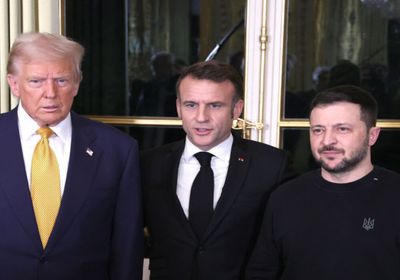 زيلينسكي: ناقشت مع ترامب وماكرون تجميد الصراع الأوكراني