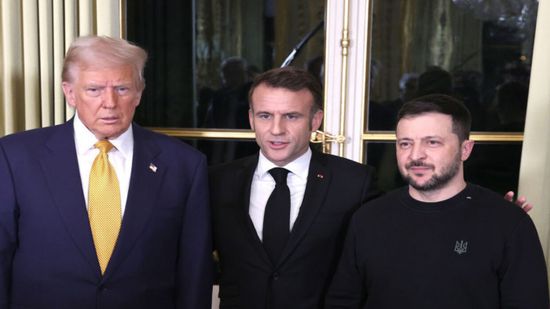 زيلينسكي: ناقشت مع ترامب وماكرون تجميد الصراع الأوكراني