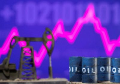 أسعار النفط ترتفع بشكل طفيف في التعاملات الآسيوية