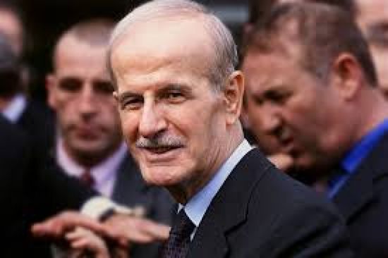 إحراق ضريح الرئيس السوري السابق حافظ الأسد في القرداحة