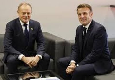 ماكرون وتوسك يحذّران من تنازلات على حساب كييف