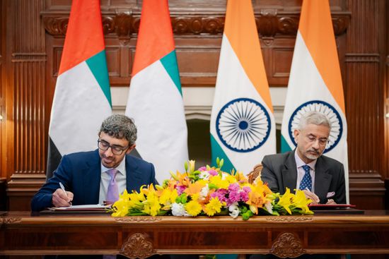 وزير الخارجية الإماراتي ونظيره الهندي يترأسان الدورة الـ15 للجنة المشتركة