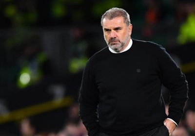 بوستيكوجلو يدافع عن مالكي توتنهام في خضم مصاعب الفريق