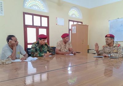 بارجاش يتفقد سير امتحانات دورة قادة السرايا في المدرسة القتالية