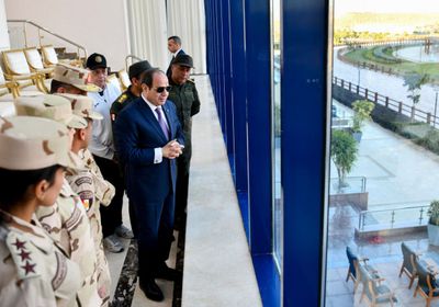 الرئيس المصري يتفقد الأكاديمية العسكرية ونادي الفروسية
