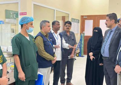 فريق التواصل بـ"الانتقالي" يزور مركز الغسيل الكلوي بالمهرة