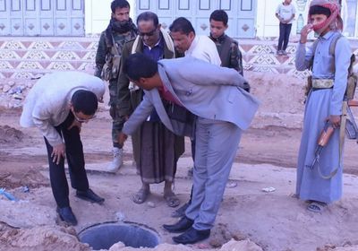 وكيل شبوة يتفقد سير مشروع الصرف الصحي في عتق